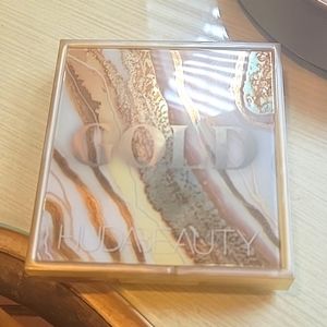 Huda Beauty gold pallet